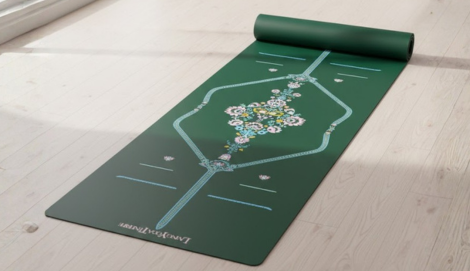 practicando yoga en living yoga tenerife